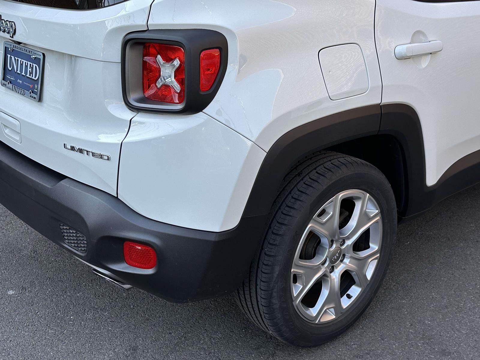 Used 2020 Jeep Renegade Limited AWD/4WD image 12