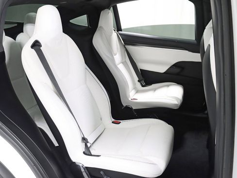 Used 2022 Tesla Model X Plaid image 33