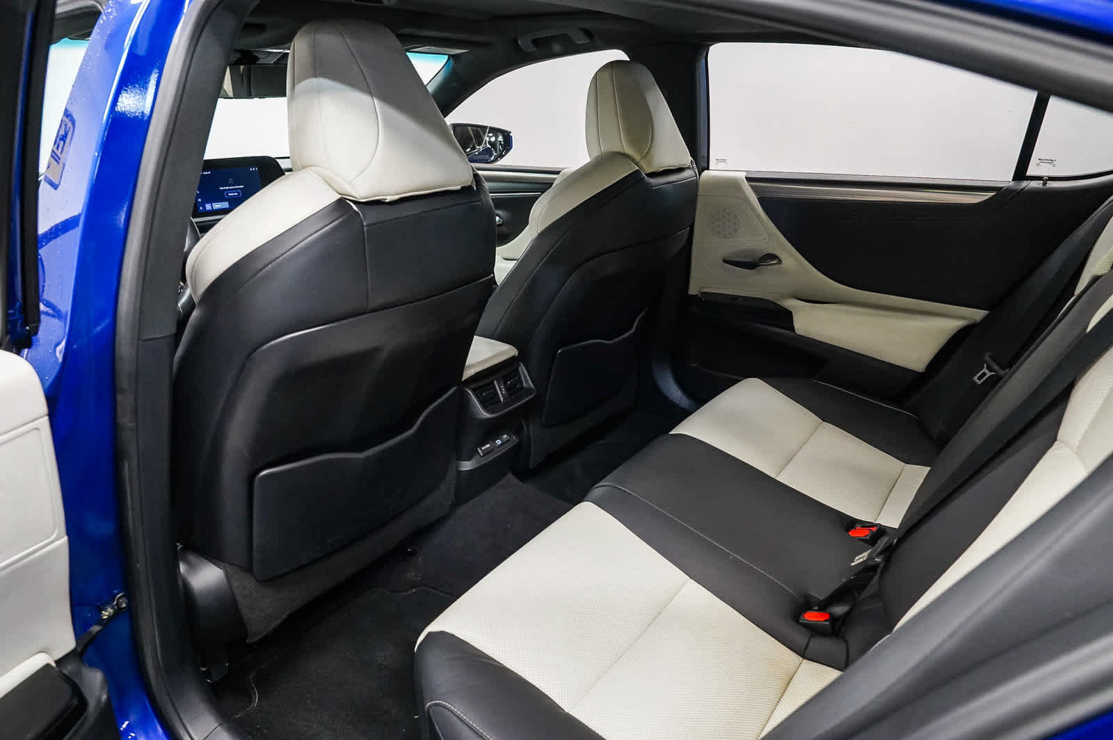 Used 2023 Lexus ES 350 F Sport w/ Accessory Package (Z2) FWD image 19
