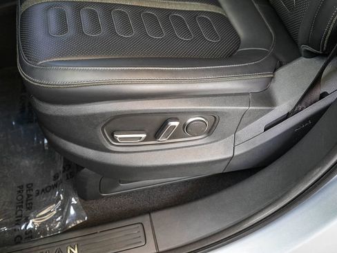 Used 2025 Rivian R1S Adventure AWD/4WD image 22