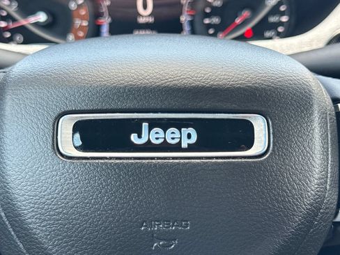 Used 2024 Jeep Compass Latitude AWD/4WD image 27
