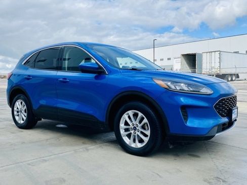 Used 2020 Ford Escape SE image 3