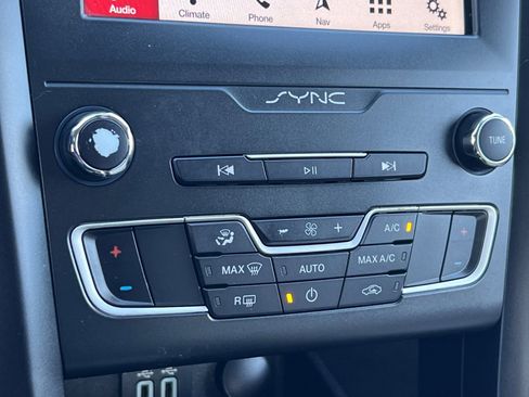 Certified 2019 Ford Fusion SE w/ Equipment Group 151A image 21