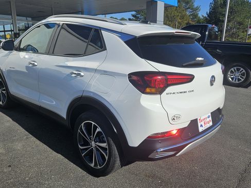 Used 2022 Buick Encore GX Essence w/ Advanced Technology Package image 5