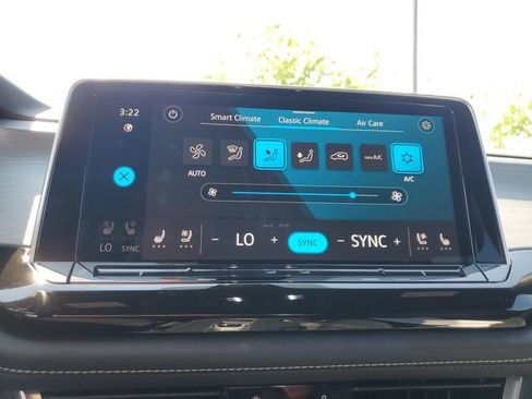 Certified 2025 Volkswagen Atlas Cross Sport SE FWD image 20