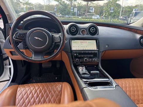 Used 2018 Jaguar XJ L Portfolio image 19
