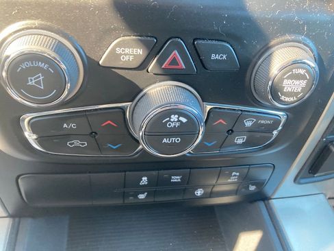 Used 2017 RAM 1500 Classic SLT w/ SLT Plus Dï¿©cor Group image 27