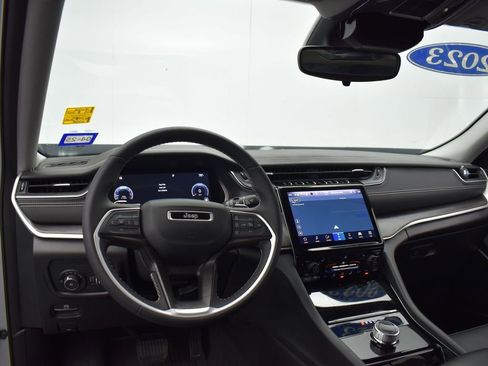 Used 2023 Jeep Grand Cherokee L Limited image 20