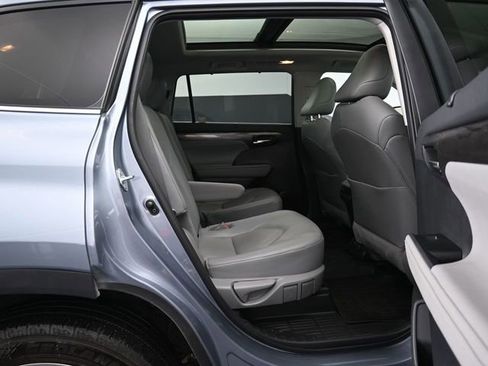 Used 2021 Toyota Highlander Platinum image 41
