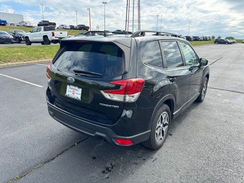 Used 2023 Subaru Forester Premium AWD/4WD image 3