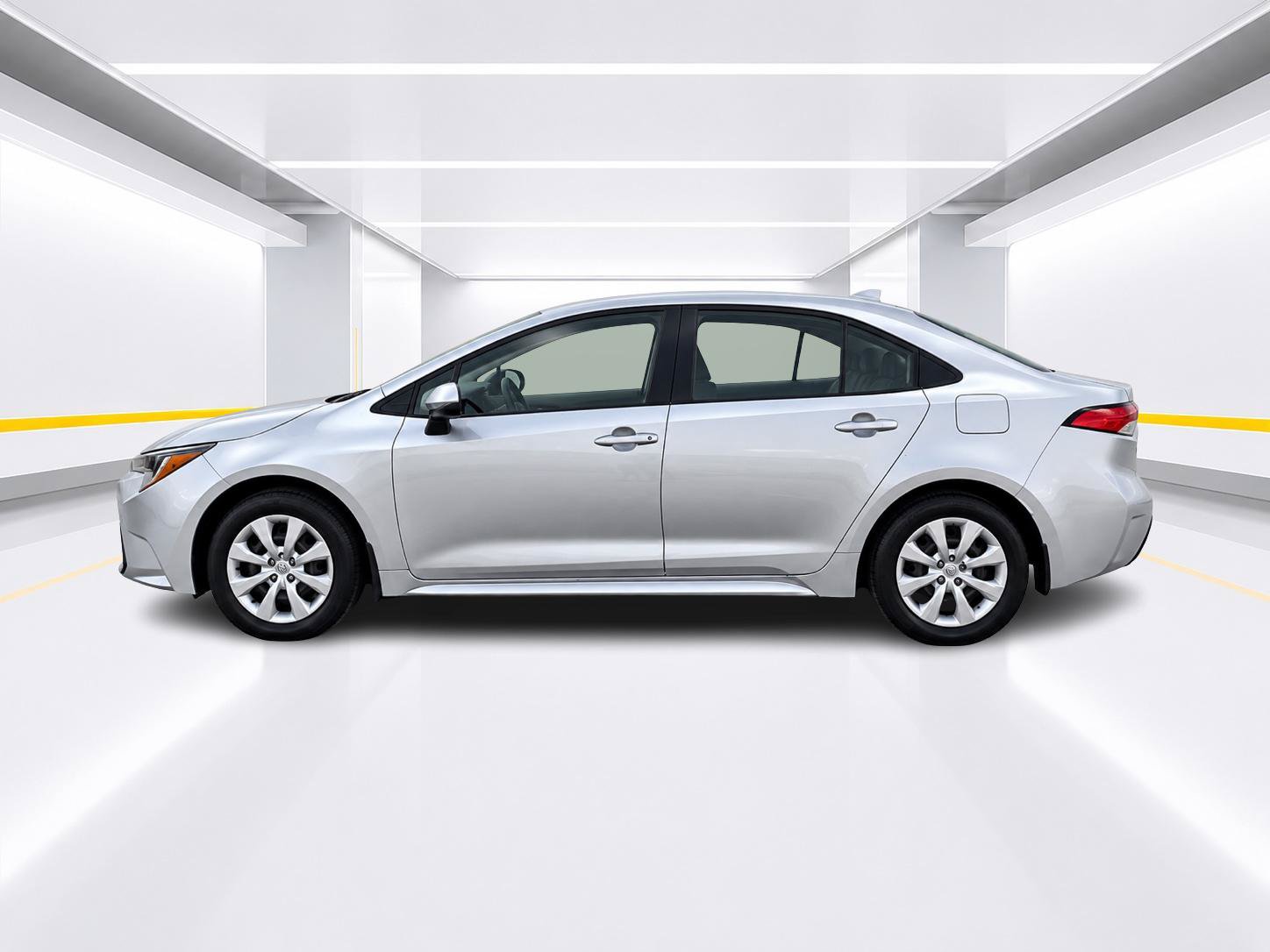 Used 2020 Toyota Corolla LE FWD image 2