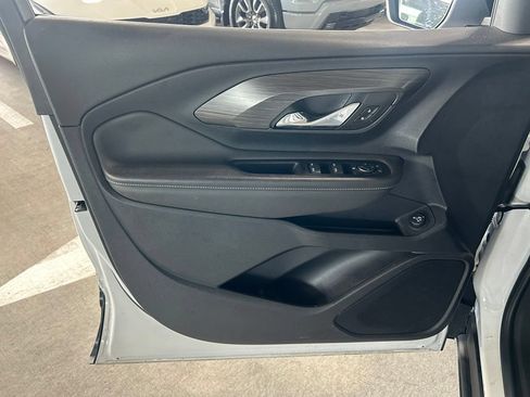 Used 2023 GMC Terrain SLE w/ Driver Convenience Package FWD image 18