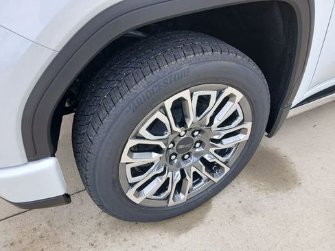 New 2026 GMC Sierra 1500 Denali Ultimate w/ LPO, Black Badging Package image 10