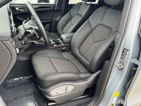 Used 2025 Porsche Macan image 16