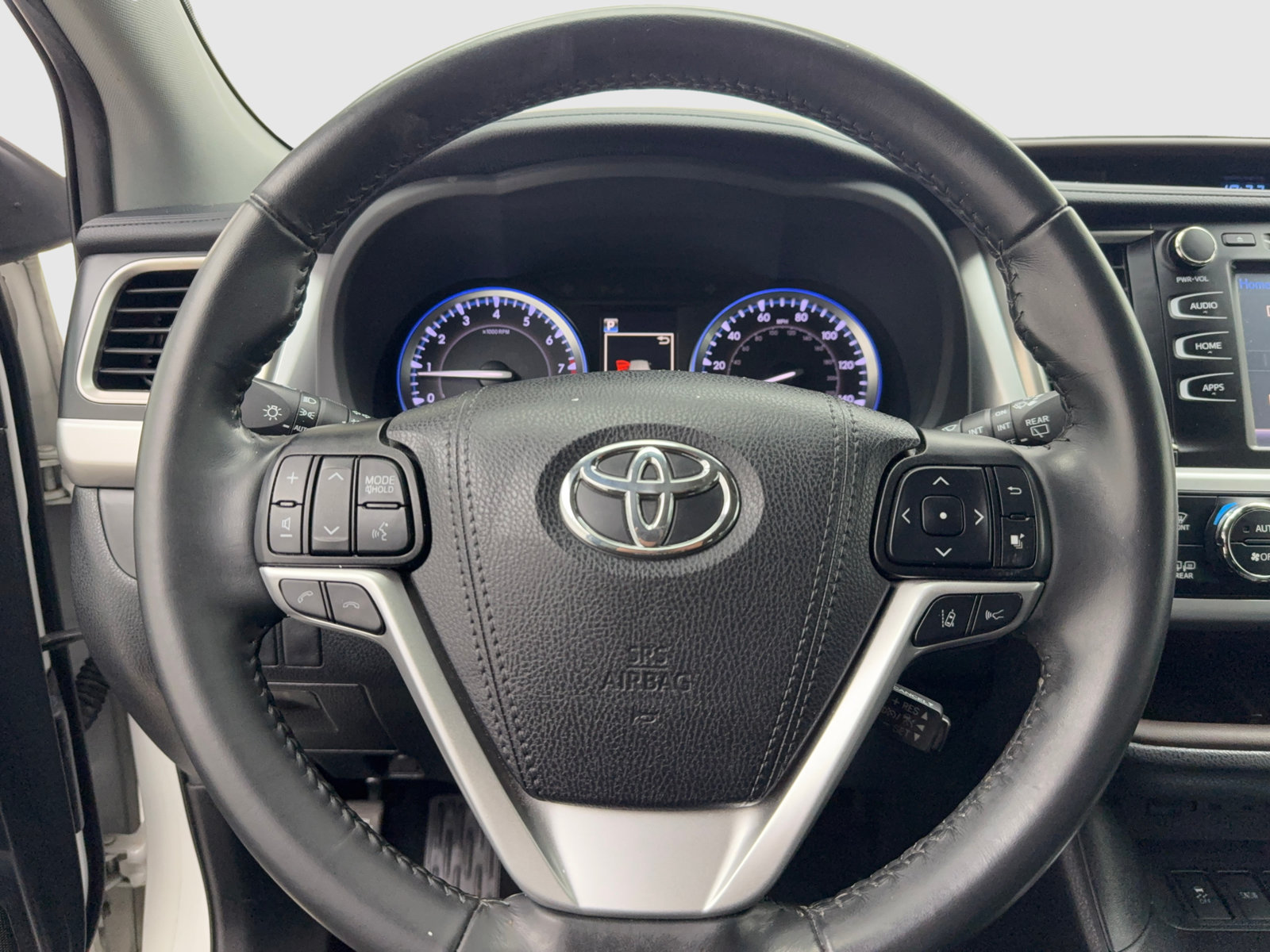 Used 2019 Toyota Highlander XLE AWD/4WD image 29