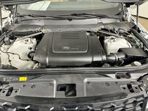 Used 2024 Land Rover Discovery Dynamic SE AWD/4WD image 14