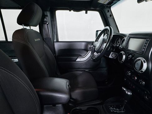 Used 2017 Jeep Wrangler Unlimited Sahara w/ Dual Top Group image 26