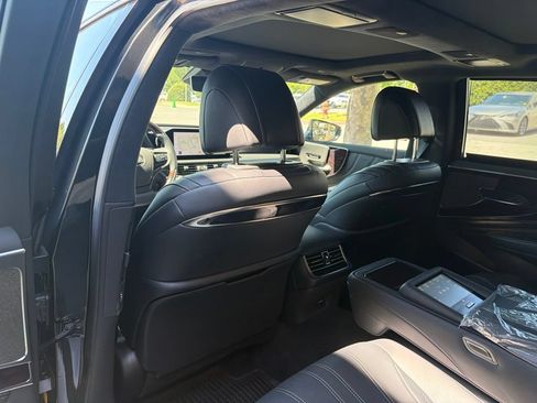 Certified 2024 Lexus LS 500 AWD w/ Luxury Package image 19