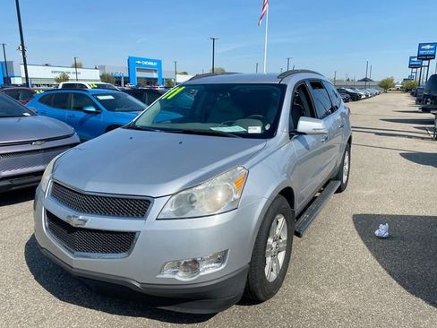 Used 2011 Chevrolet Traverse LT w/ Personal Connectivity Package FWD image 12