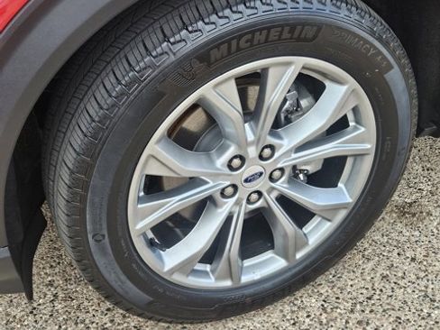 Certified 2023 Ford Explorer Limited image 9