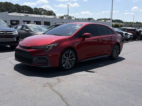 Used 2021 Toyota Corolla SE FWD image 3