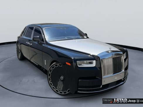 Used 2022 Rolls-Royce Phantom Sedan RWD image 3