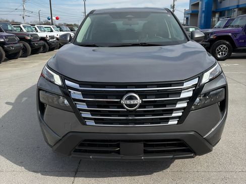 Used 2025 Nissan Rogue SV image 3