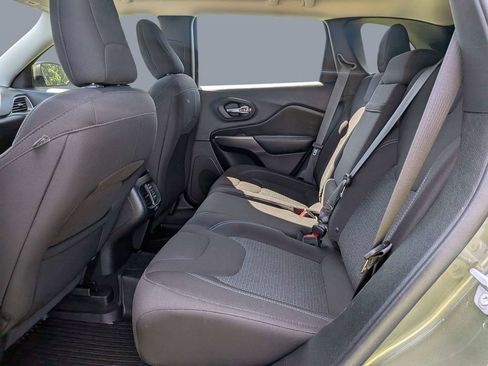 Used 2019 Jeep Cherokee Latitude w/ Popular Appearance Group FWD image 13