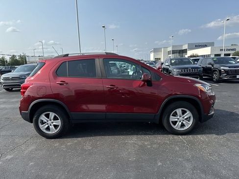 Used 2021 Chevrolet Trax LT w/ LT Convenience Package AWD/4WD image 6