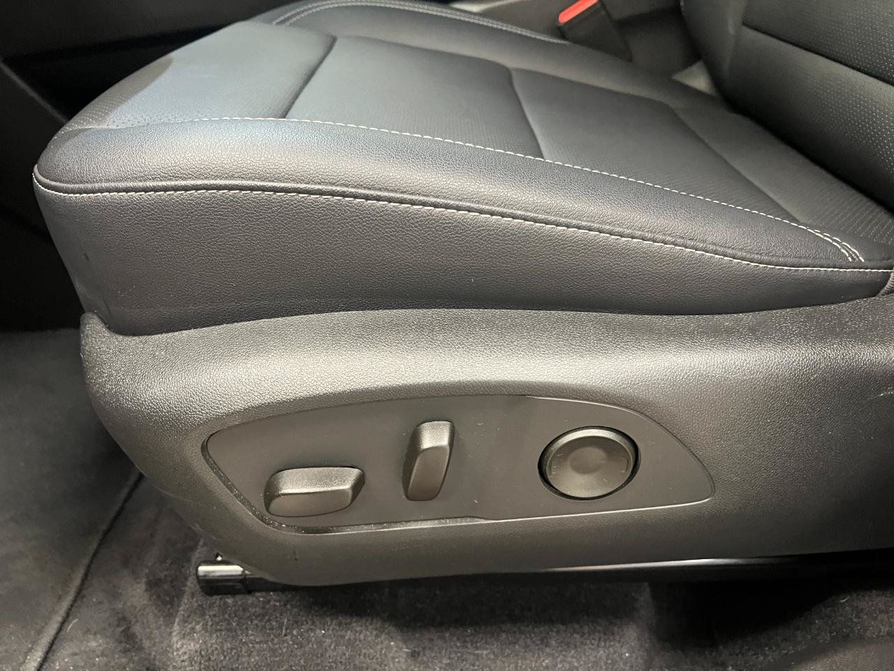 Used 2026 Chevrolet Traverse LT AWD/4WD image 24
