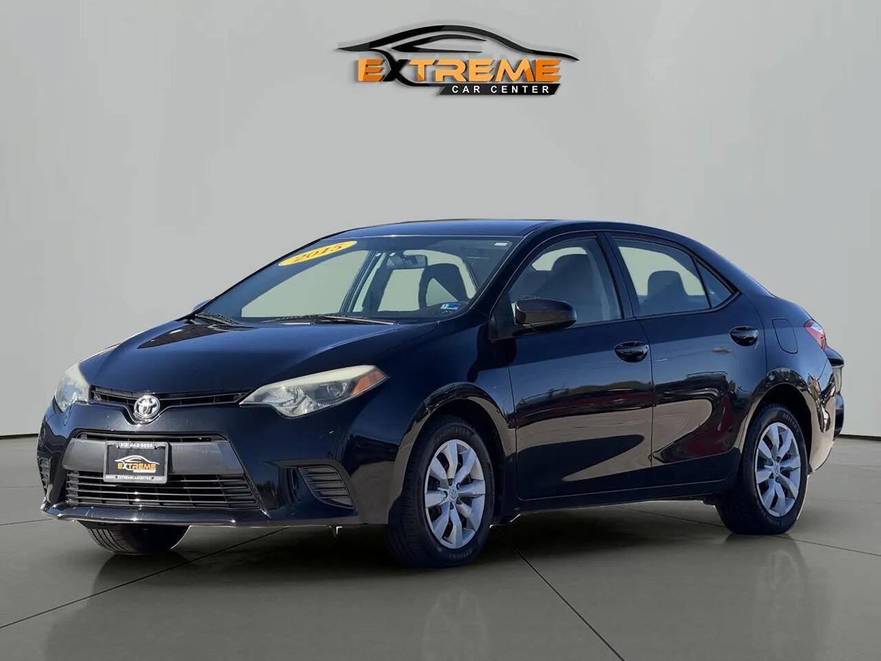 Used 2015 Toyota Corolla LE FWD image 1