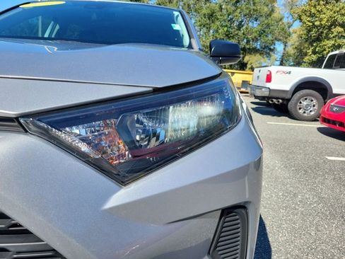 Used 2022 Toyota RAV4 LE image 10