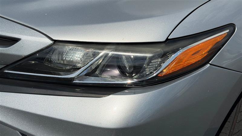 Used 2020 Toyota Camry SE w/ Convenience Package FWD image 12
