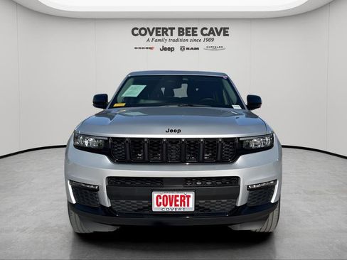 Used 2022 Jeep Grand Cherokee L Limited w/ Black Appearance Package image 2