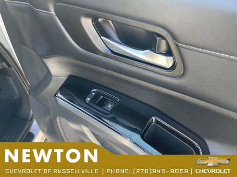 Used 2025 Nissan Pathfinder SL AWD/4WD image 31