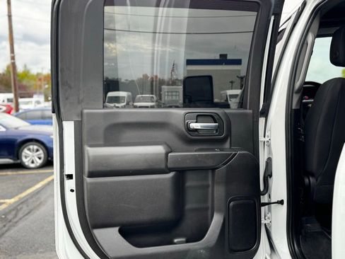 Used 2023 Chevrolet Silverado 2500 Custom w/ Custom Value Package image 5