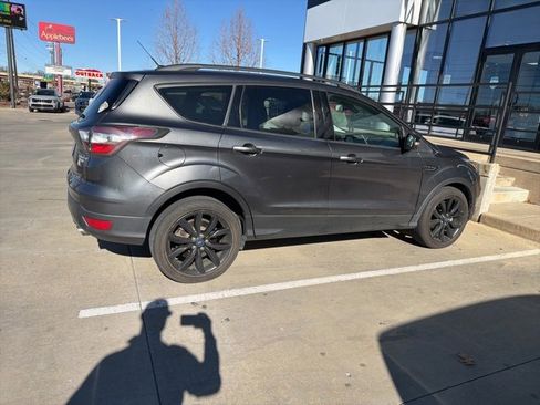 Used 2017 Ford Escape Titanium image 3