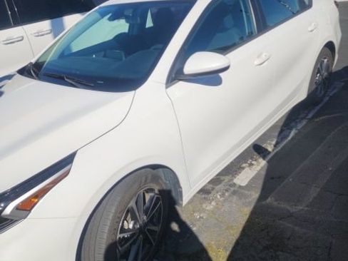 Used 2023 Kia Forte LXS image 2