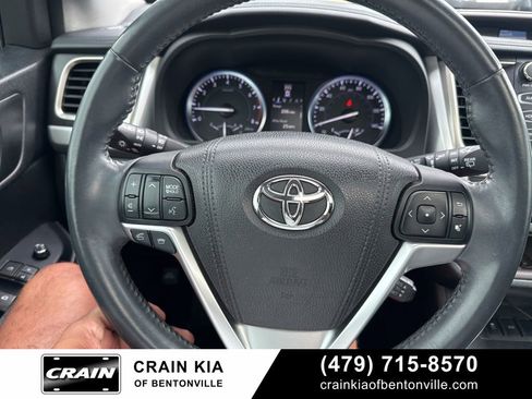 Used 2016 Toyota Highlander XLE image 27