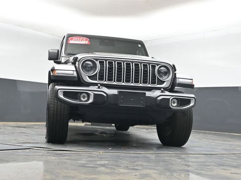 Used 2025 Jeep Wrangler Unlimited Sahara AWD/4WD image 33