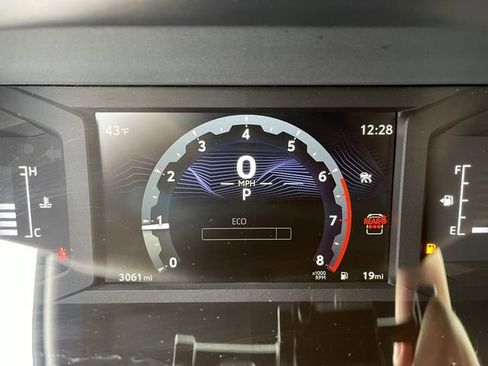 Certified 2025 Toyota 4Runner SR5 AWD/4WD image 32