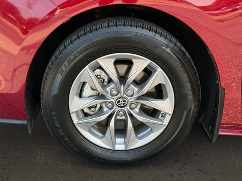 Used 2025 Toyota Sienna LE FWD image 29