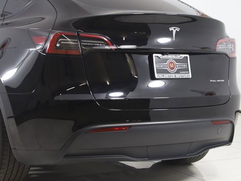 Used 2025 Tesla Model Y Long Range image 23