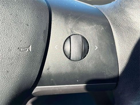 Used 2022 Tesla Model 3 Standard Range image 21