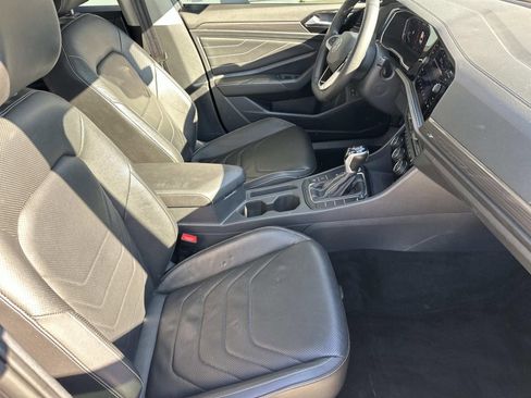 Certified 2022 Volkswagen Jetta SEL image 9