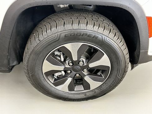 Used 2022 Jeep Grand Cherokee Limited 4xe w/ Luxury Tech Group II AWD/4WD image 11