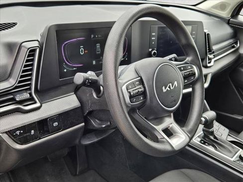 Used 2025 Kia Sportage LX FWD image 10