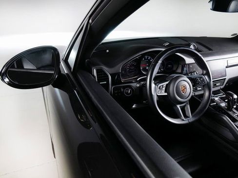 Used 2023 Porsche Cayenne Platinum Edition image 24