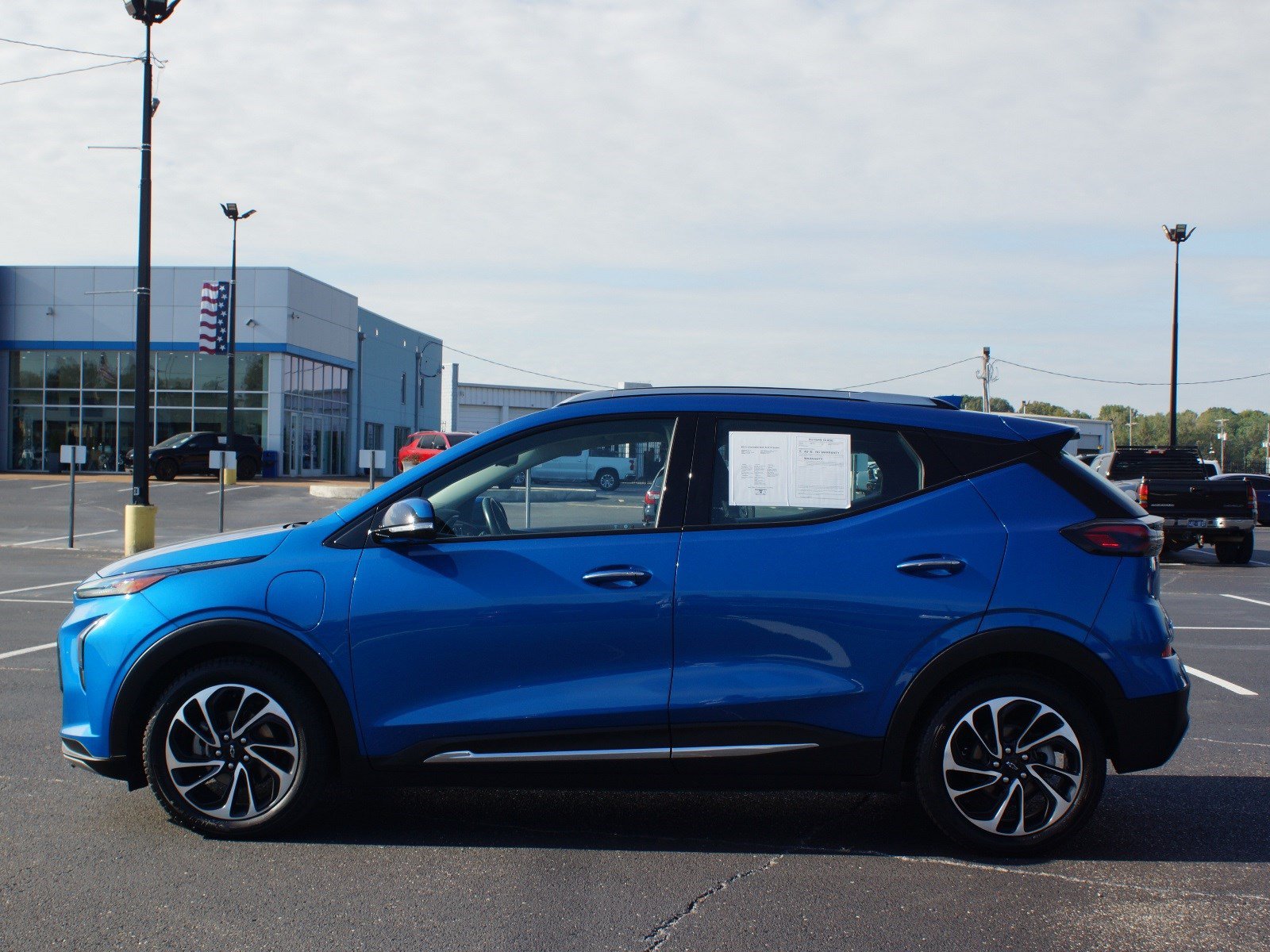 Used 2022 Chevrolet Bolt EUV Premier w/ Sun & Sound Package FWD image 13