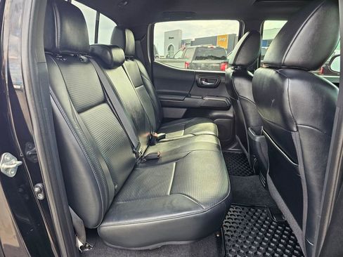 Used 2020 Toyota Tacoma TRD Sport AWD/4WD image 14